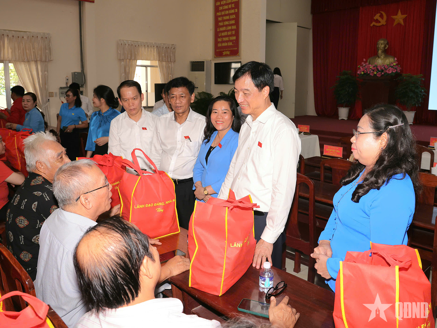 TP Cần Thơ: 200 phần quà tặng gia đình chính sách, người lao động khó khăn 